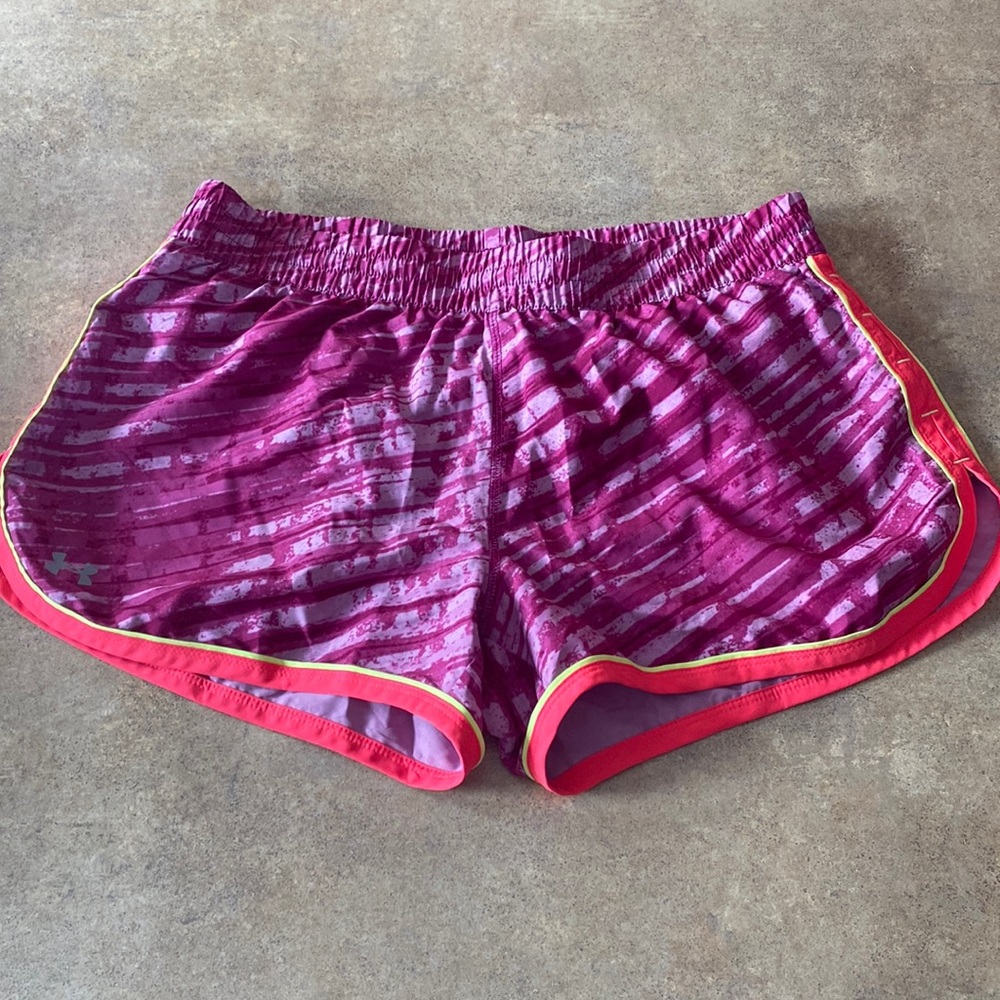Women’s Under Armour shorts size medium - Picture 1 of 6